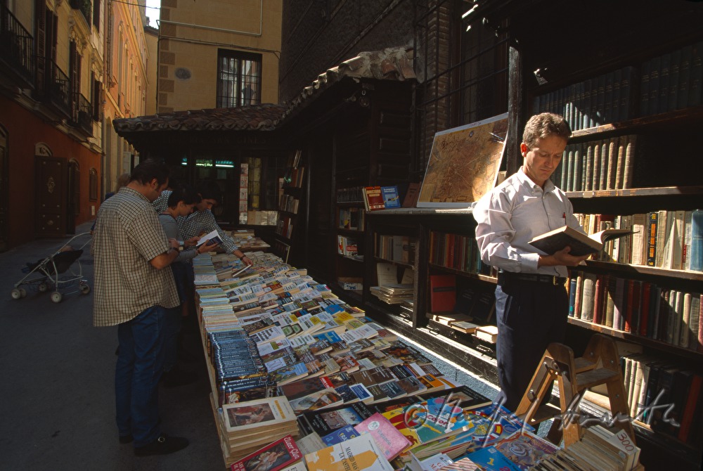street sale of antiquarian books