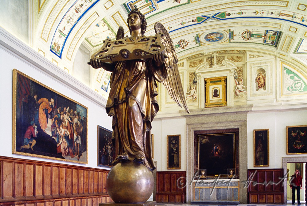 prayer room with statue of an angel
