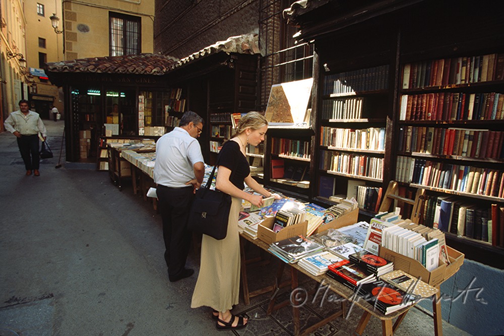 street sale of antiquarian books