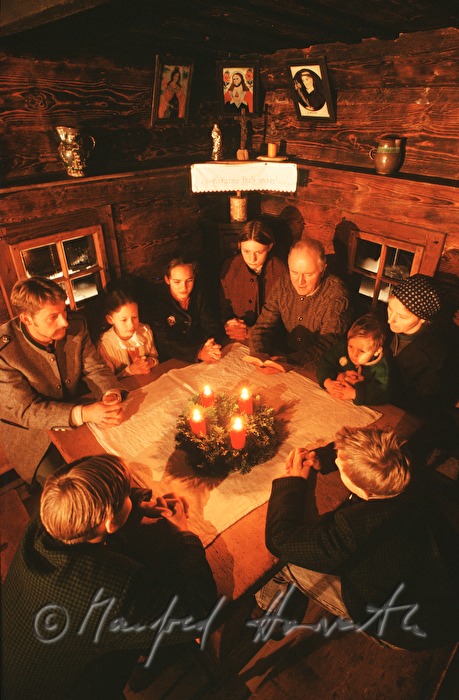 singing advent corals around the table