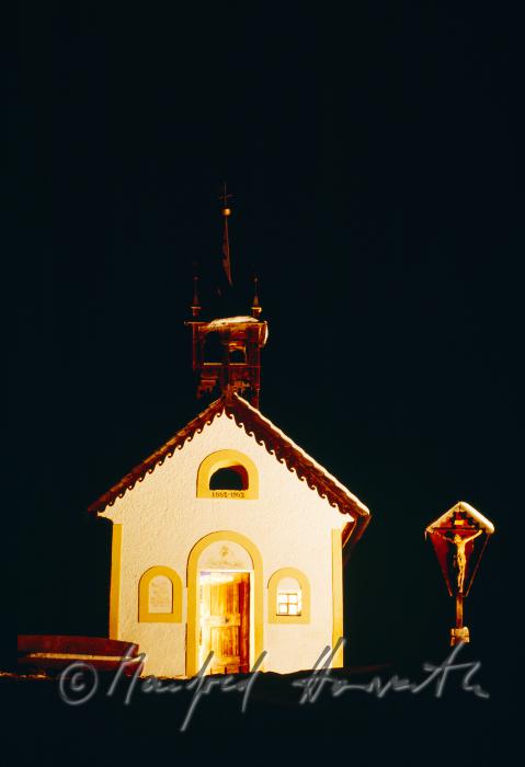 chapel wit a crucifix near the Mooshof Farm