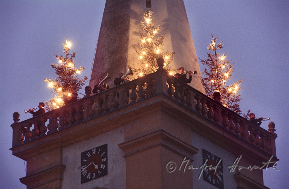 horn players on the steeple