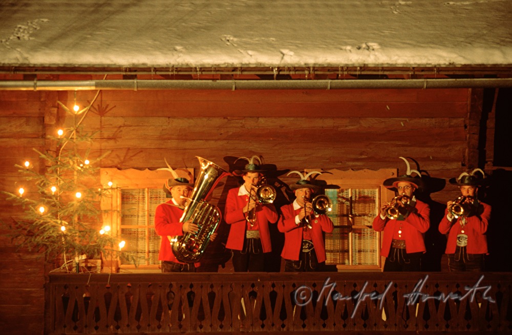 horn players on a balcony