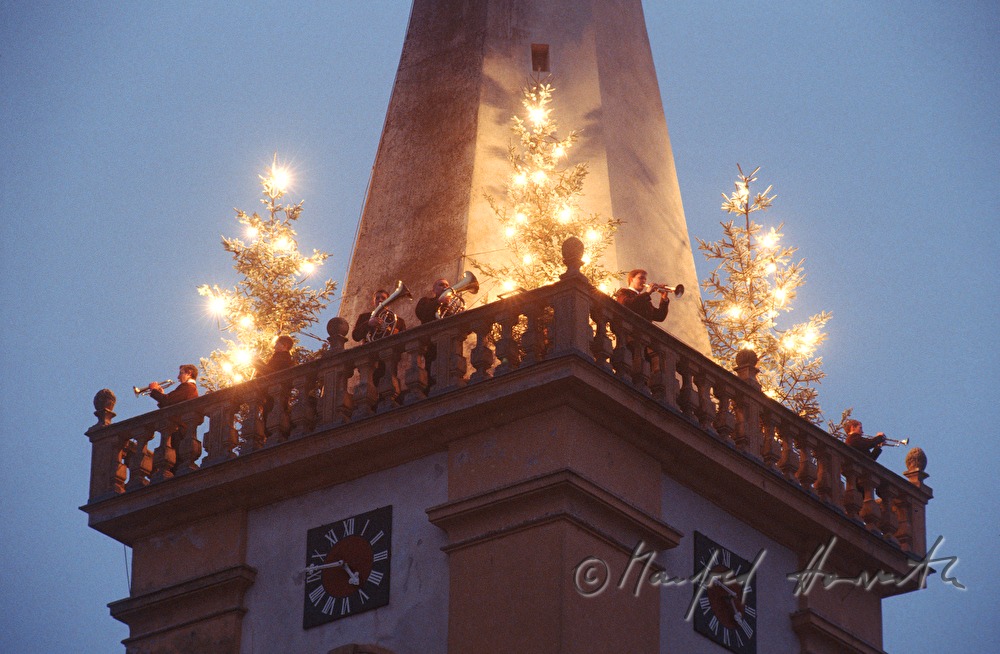 horn players on the steeple