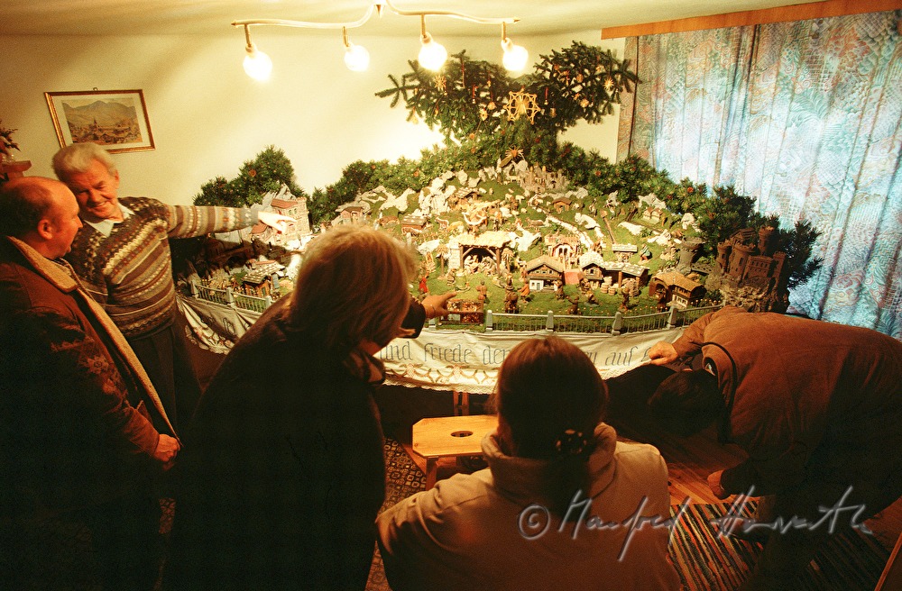 visiting the neighbours to see their christmas crib