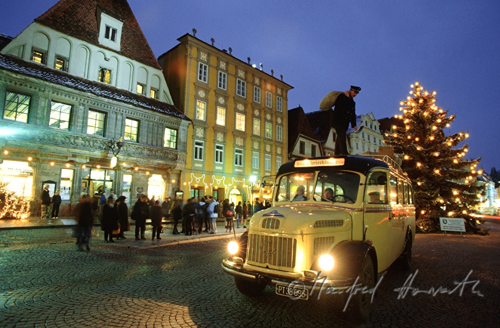 loading Christmas parcels on the 