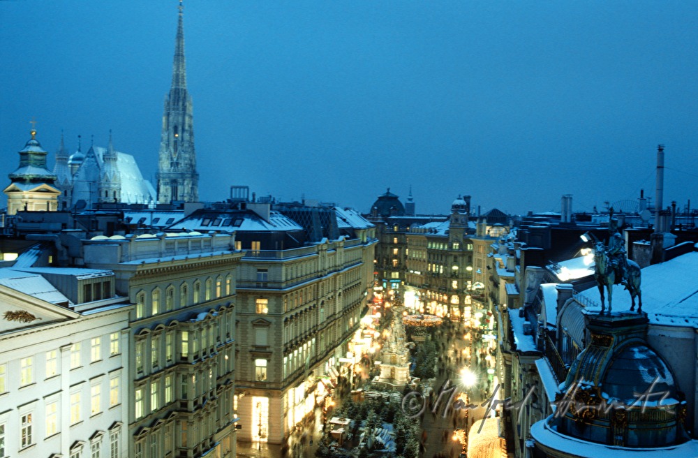 Christmas Market on Graben and Stephen's Cathedral