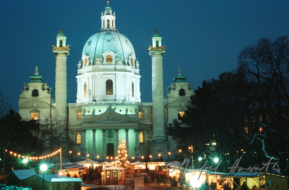 christmas market on Karlsplatz