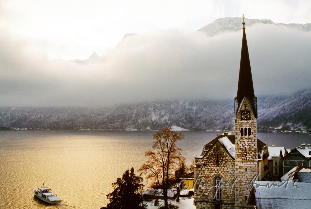 evangelic church, ferry and Hallstaettersee