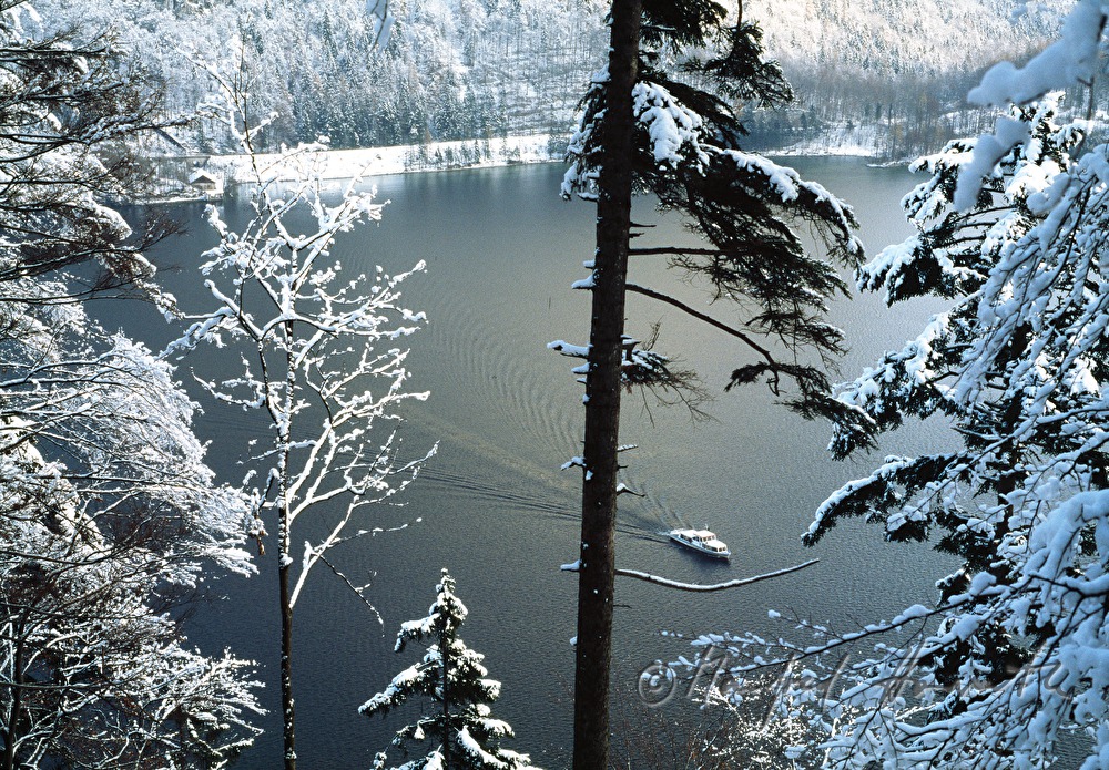 center of Hallstatt and shore of Hallstaetter Lake
