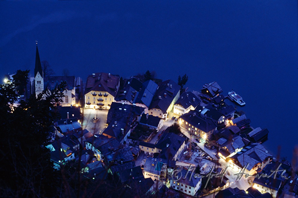 center of Hallstatt and shore of Hallstaetter Lake