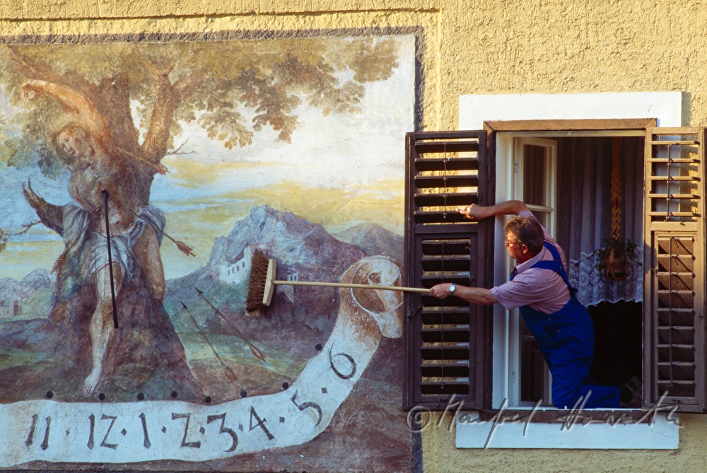 cleaning of the sundial