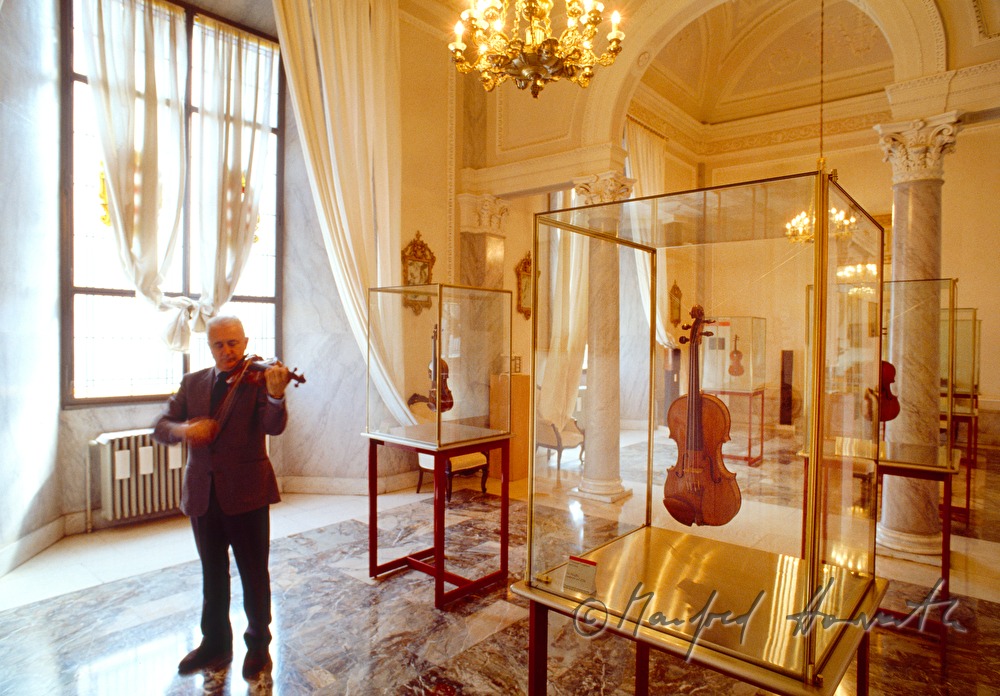 Professor Mosconi plays the Stradivari violins