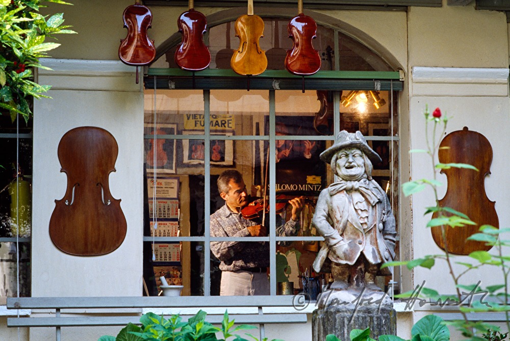 violin maker Stefano Conia