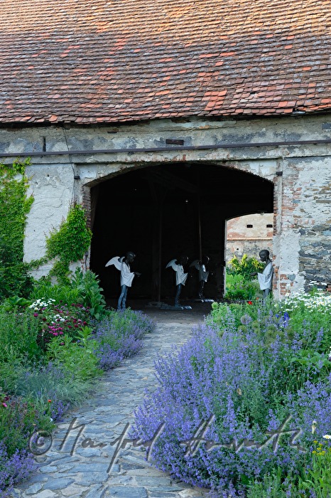 garden with angel-sculptures of Hotel Trebesice