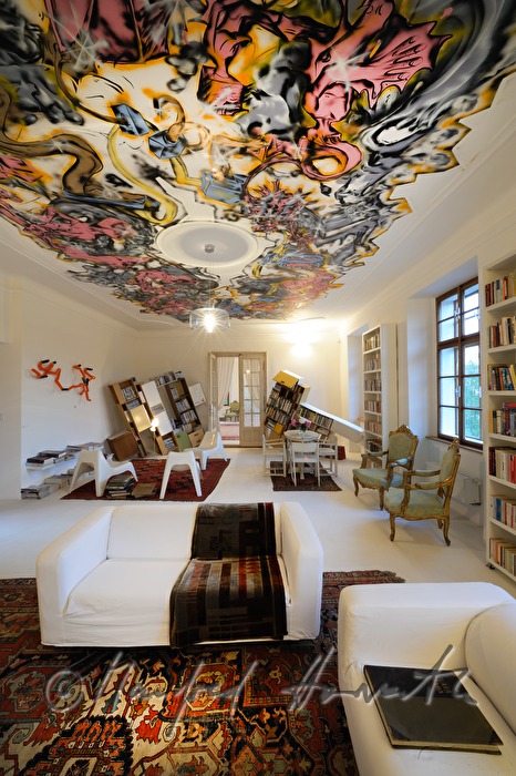 suite with a graffiti at Hotel Trebesice
