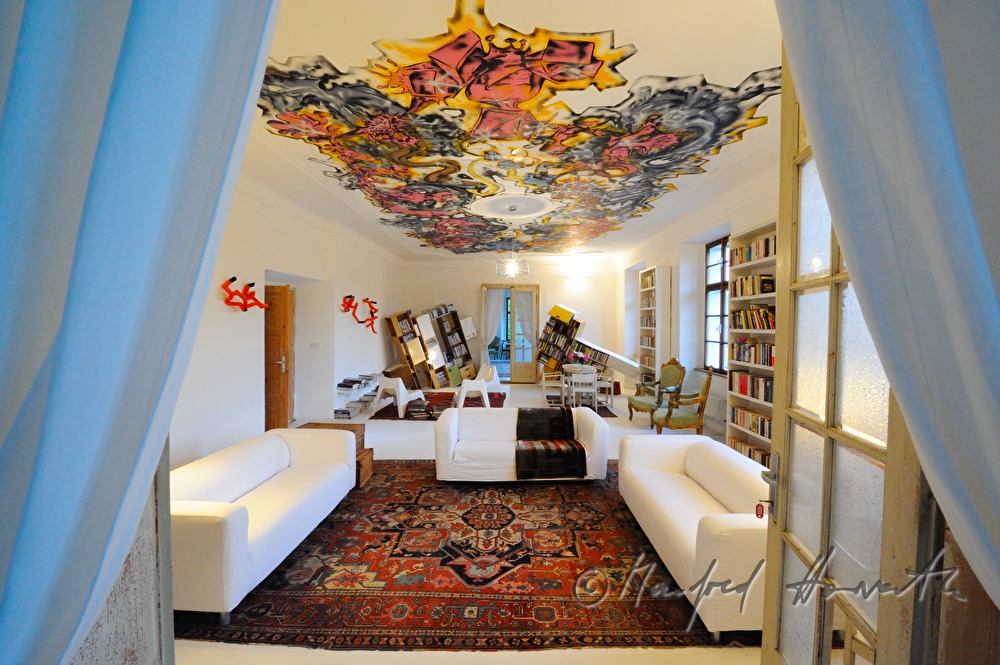 suite with a graffiti at Hotel Trebesice