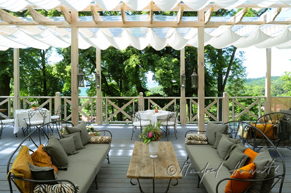 Chateau Mcely, garden terrace