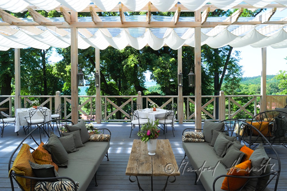 Chateau Mcely, garden terrace