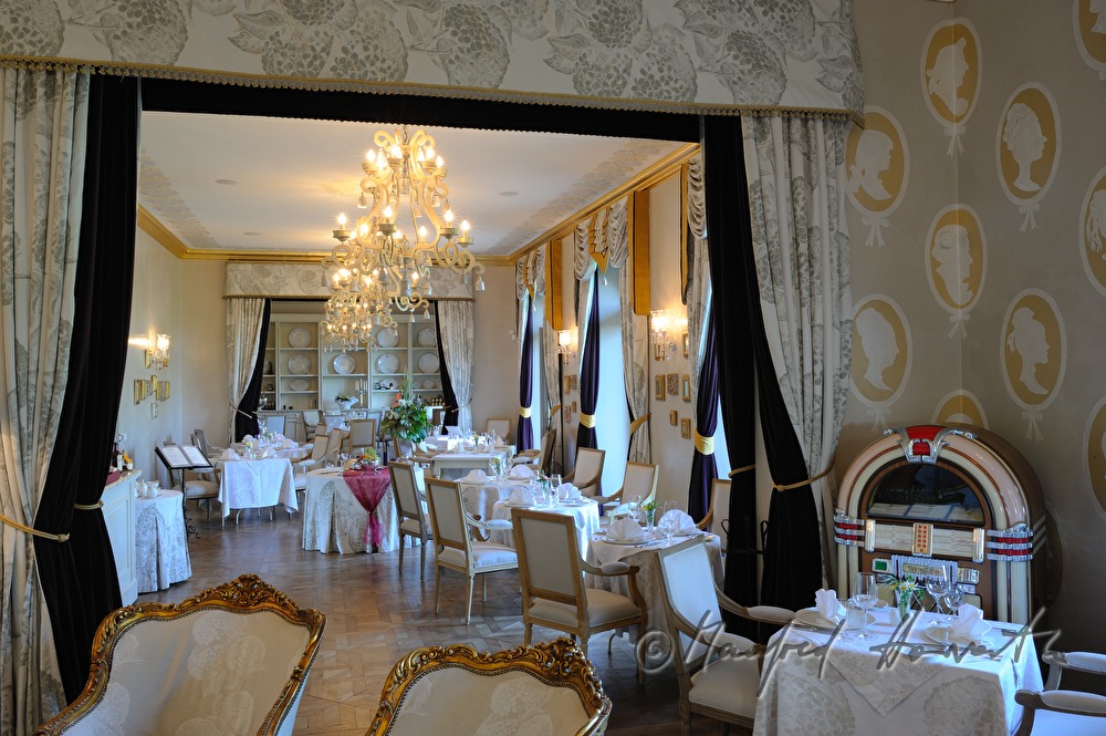 Chateau Mcely, dining room
