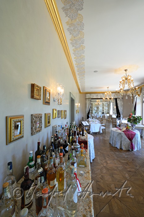 Chateau Mcely, dining room