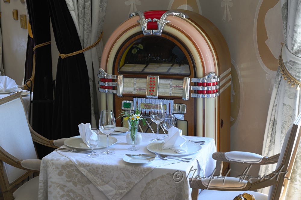 Chateau Mcely, dining room