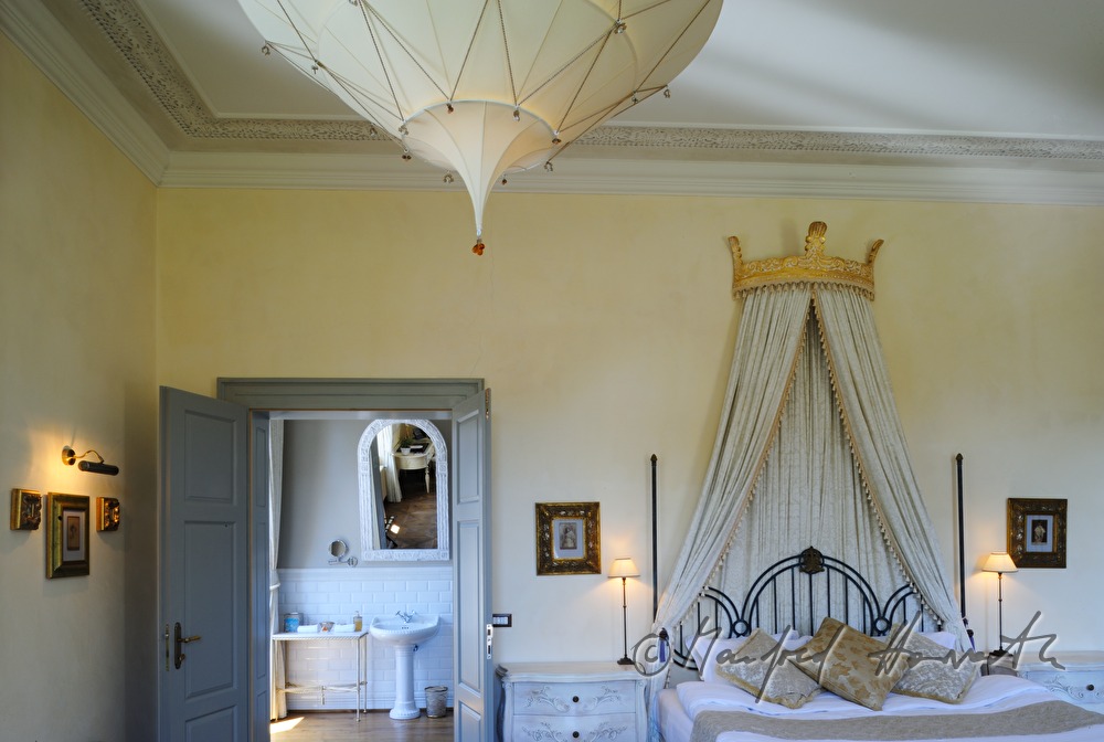 Chateau Mcely, room