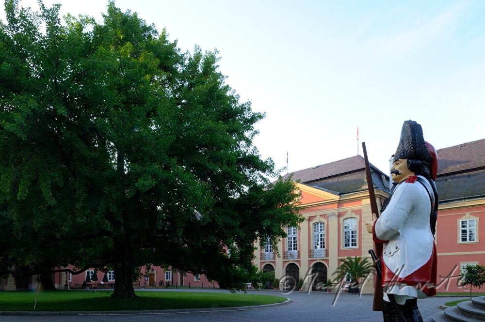 Schloss Dobris, inner courtyard with statue of a soldier