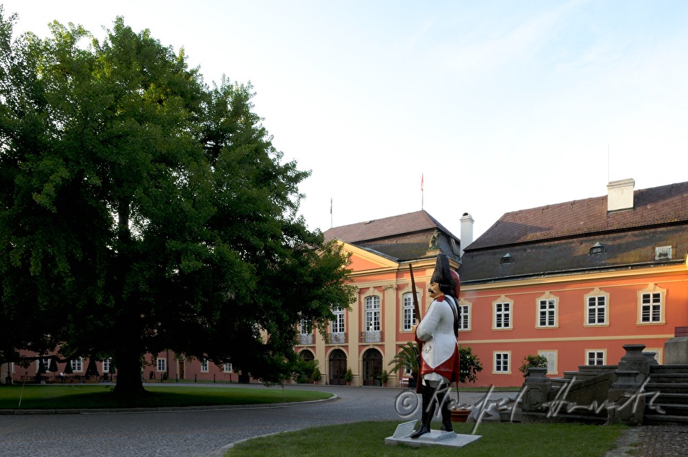 Schloss Dobris, inner courtyard with statue of a soldier