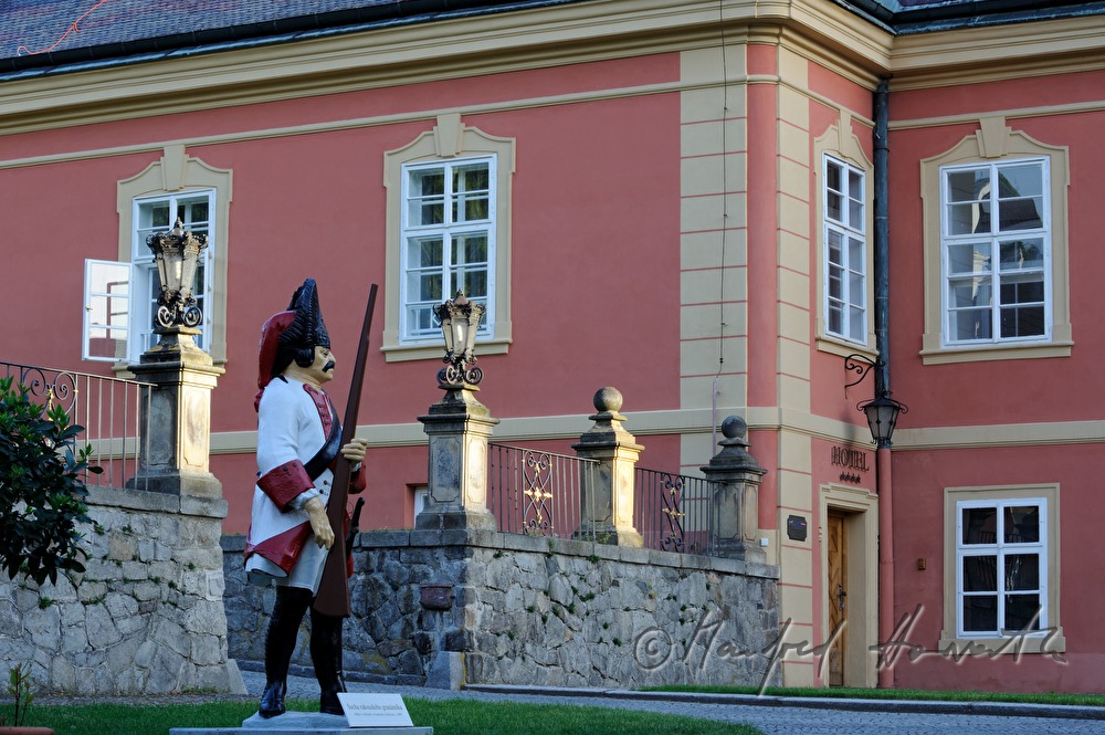 Schloss Dobris, inner courtyard with statue of a soldier