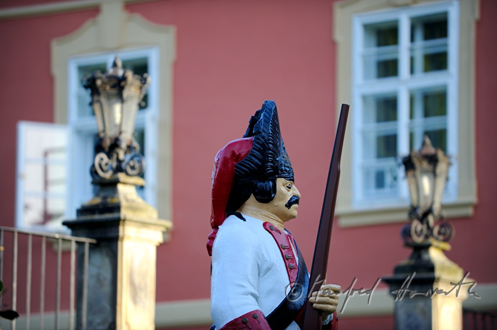 Schloss Dobris, inner courtyard with statue of a soldier