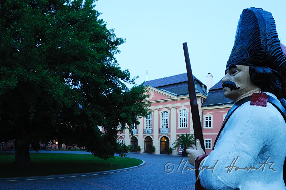 Schloss Dobris, inner courtyard with statue of a soldier