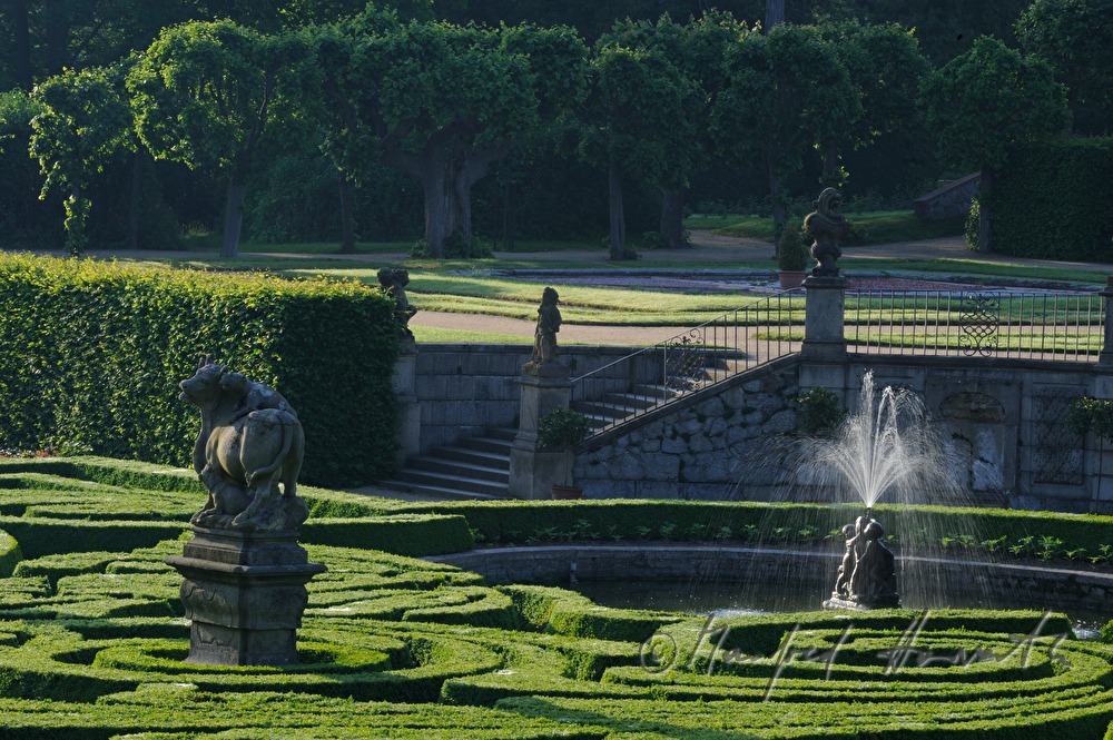 Schloss Dobris, chateau park, fountain