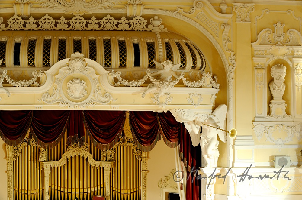 Grandhotel Pupp, organ in the party hall