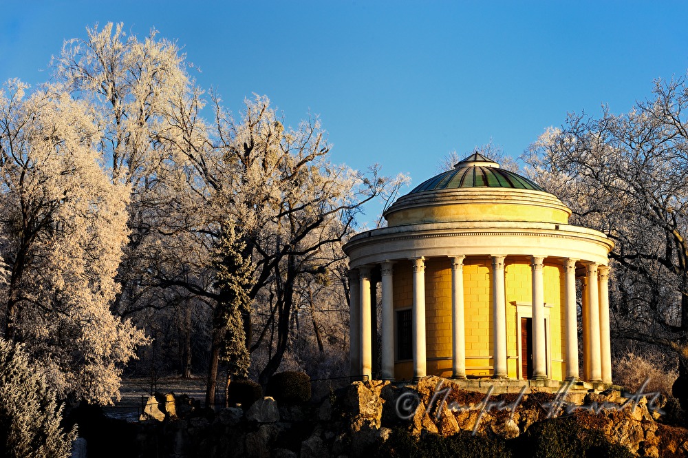 Leopoldinentempel in the landscape garden