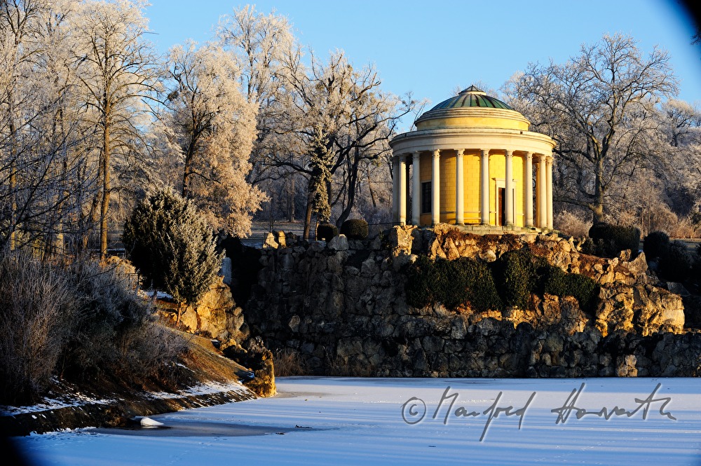 Leopoldinentempel in the landscape garden