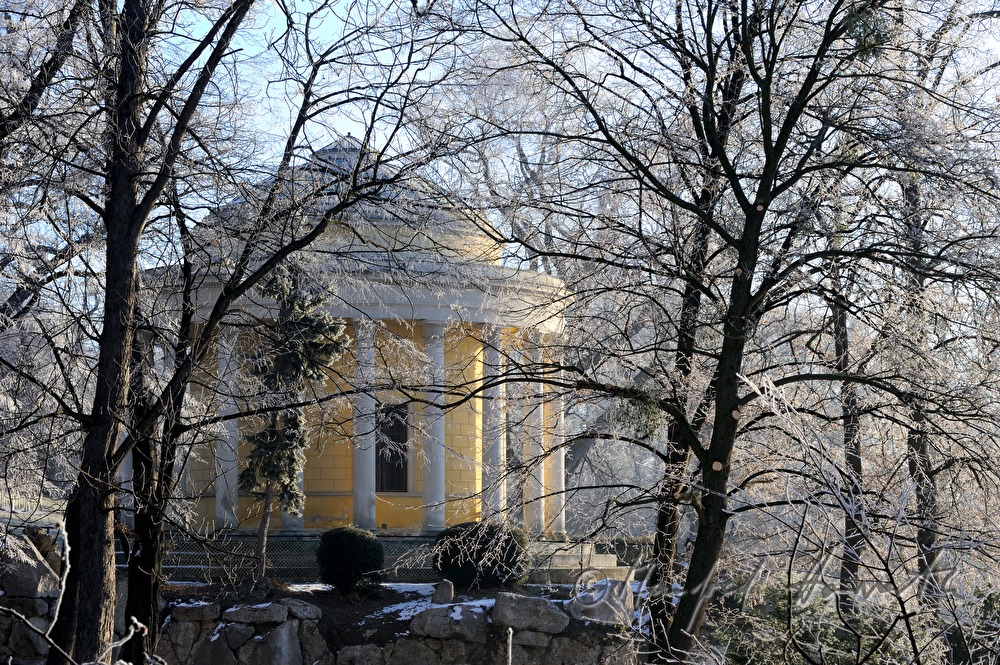 Leopoldinentempel in the landscape garden