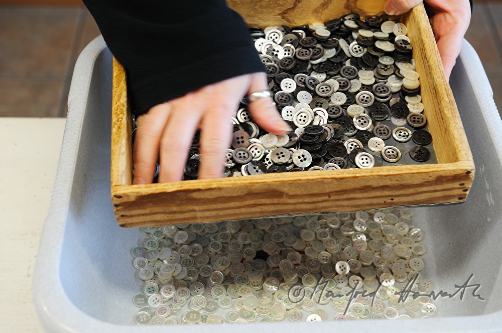 making of hand made mother-of-pearl buttons
