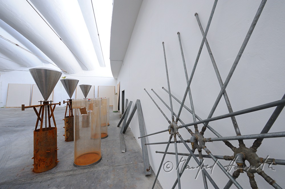 Klaus Rinke in his studio