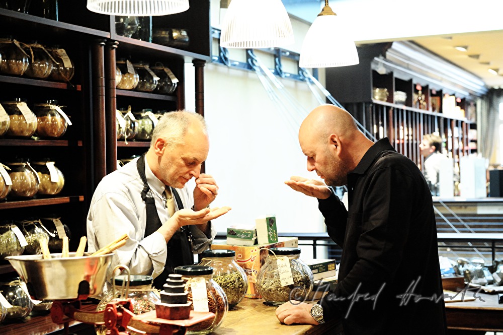 barkeeper Ernst buys herbs in the grocery