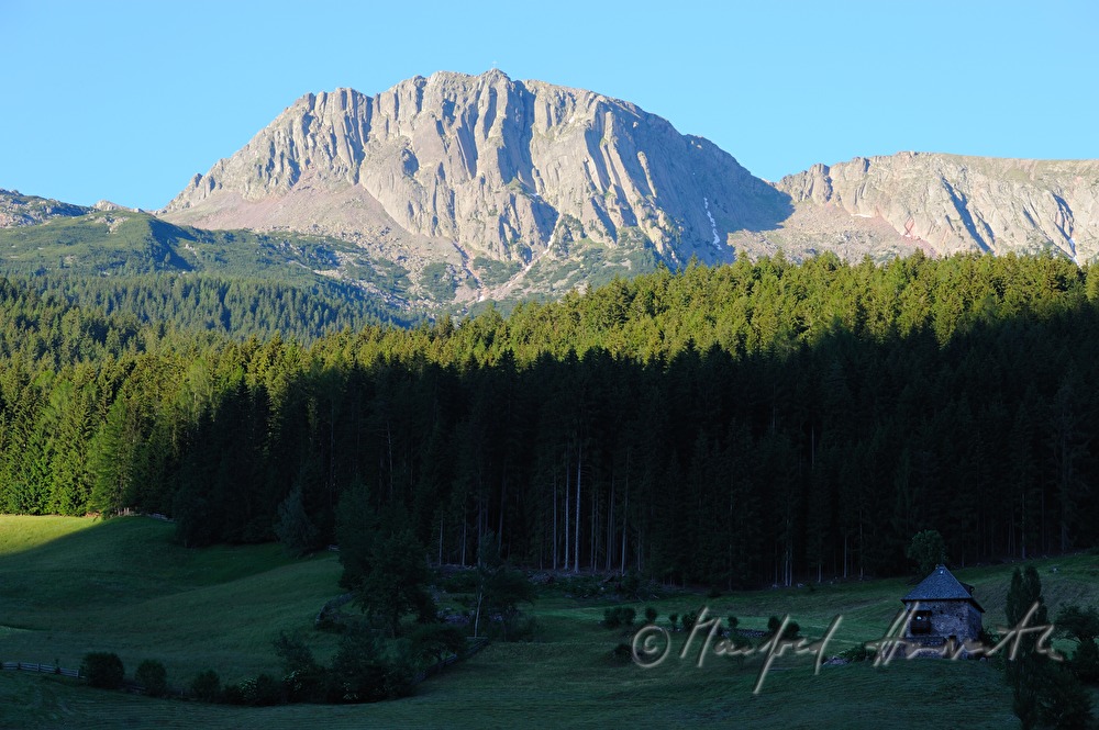 Castle Reineck and the peak 