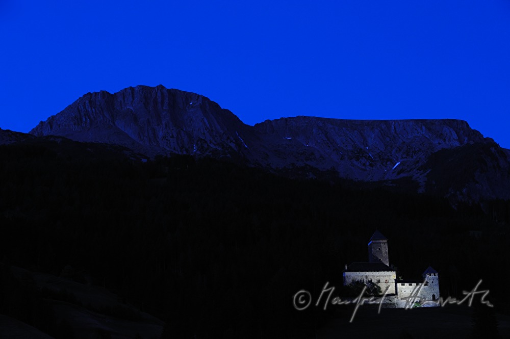 Castle Reineck and the peak 