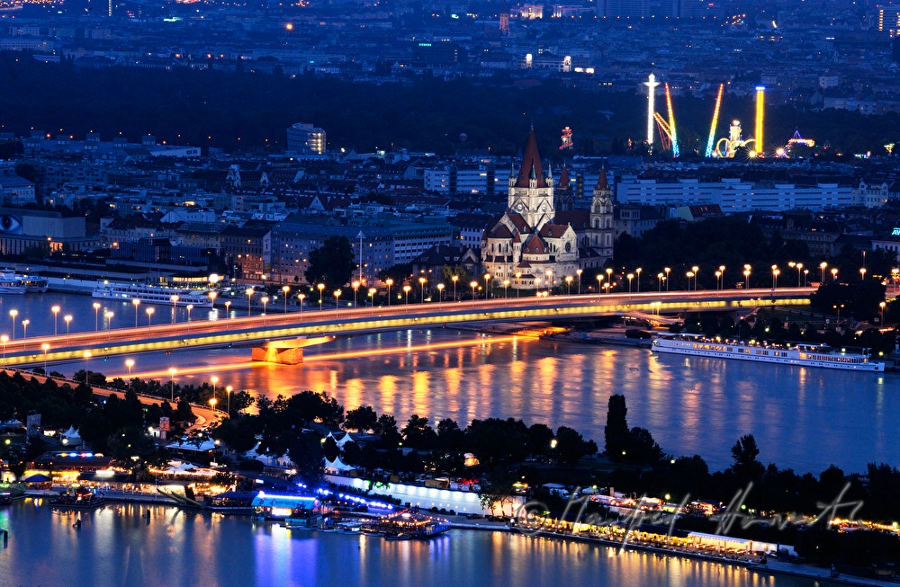 view from the Donauturm to the Reichsbrücke