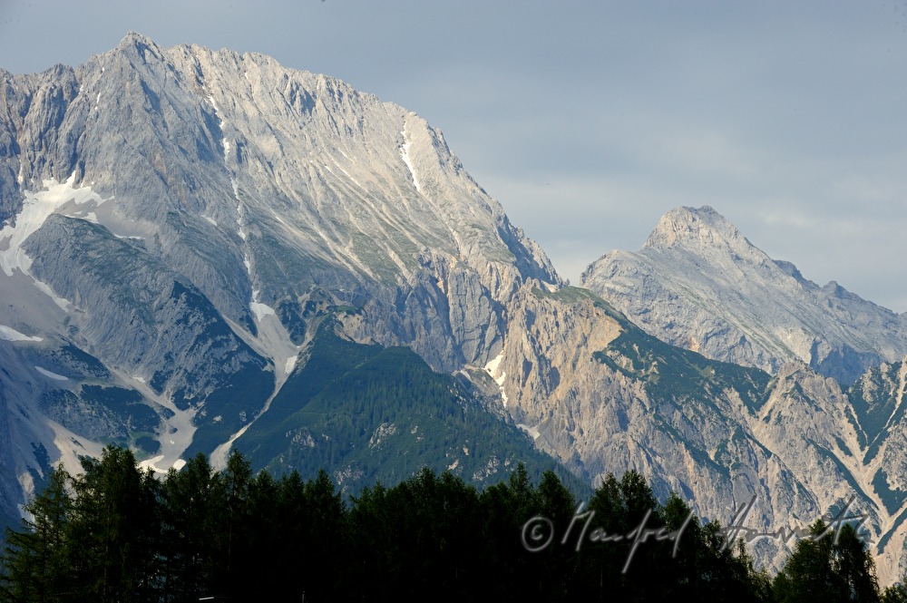 mountaims around the high plateau