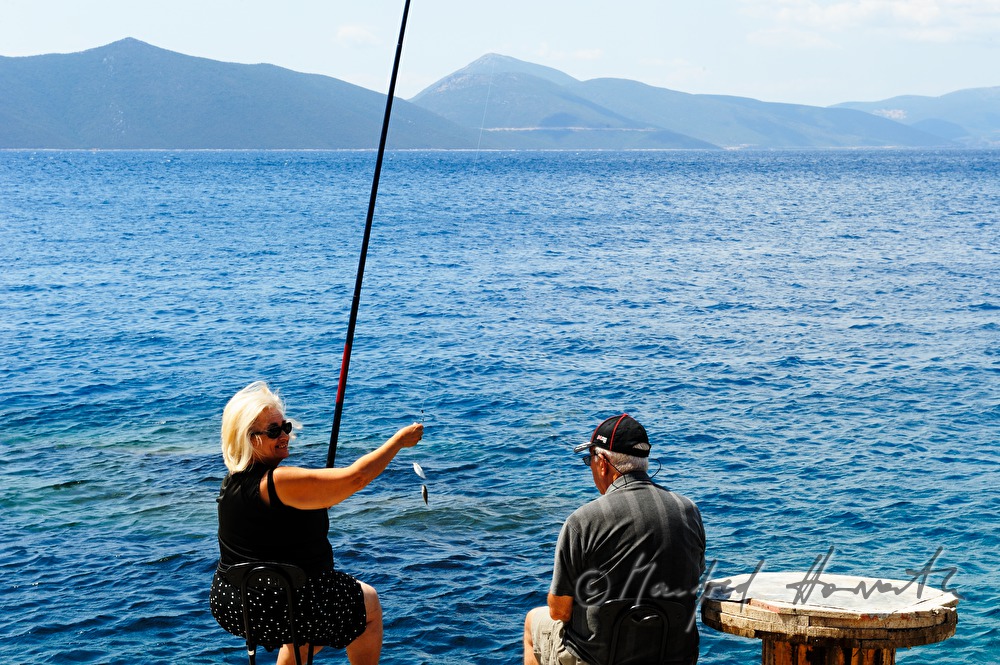 couple fishing in the harbour