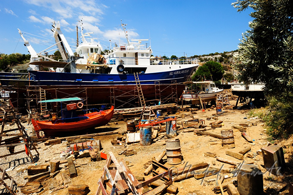painting of ships in the small wharf
