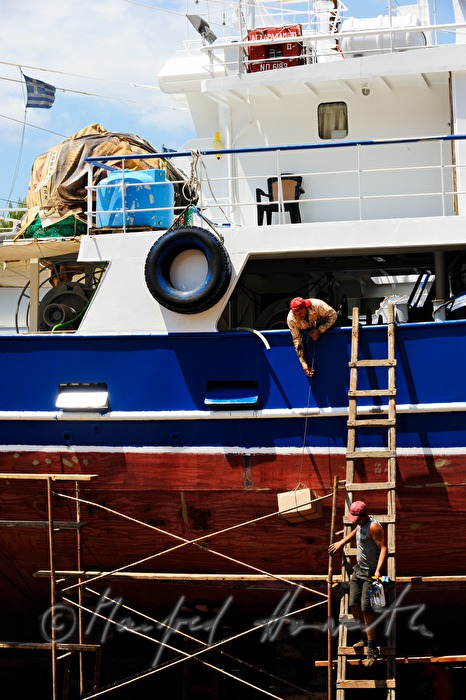 painting of ships in the small wharf