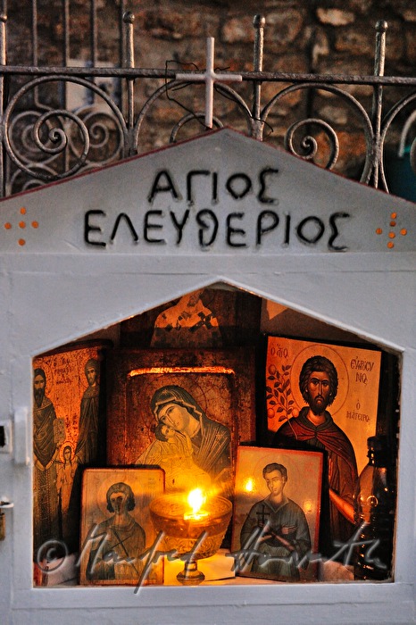holy d´shrine with an icon in it