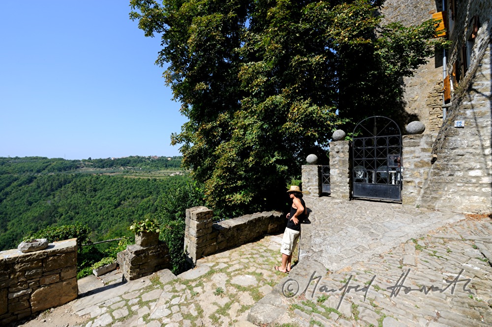 tourist at the town wall