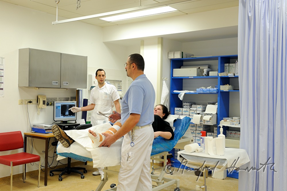 patient with broken leg in the accident department